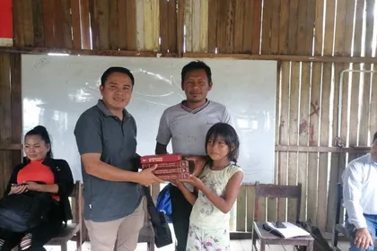 School supplies delivered to children in a native community